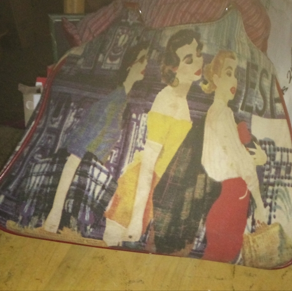 Porciline egg jewelry container /handbag 1930z gurl - Picture 2 of 2